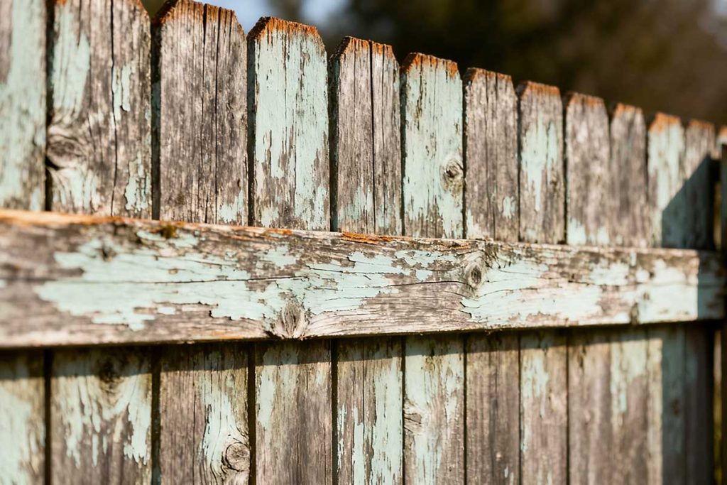 fade-wood-fence