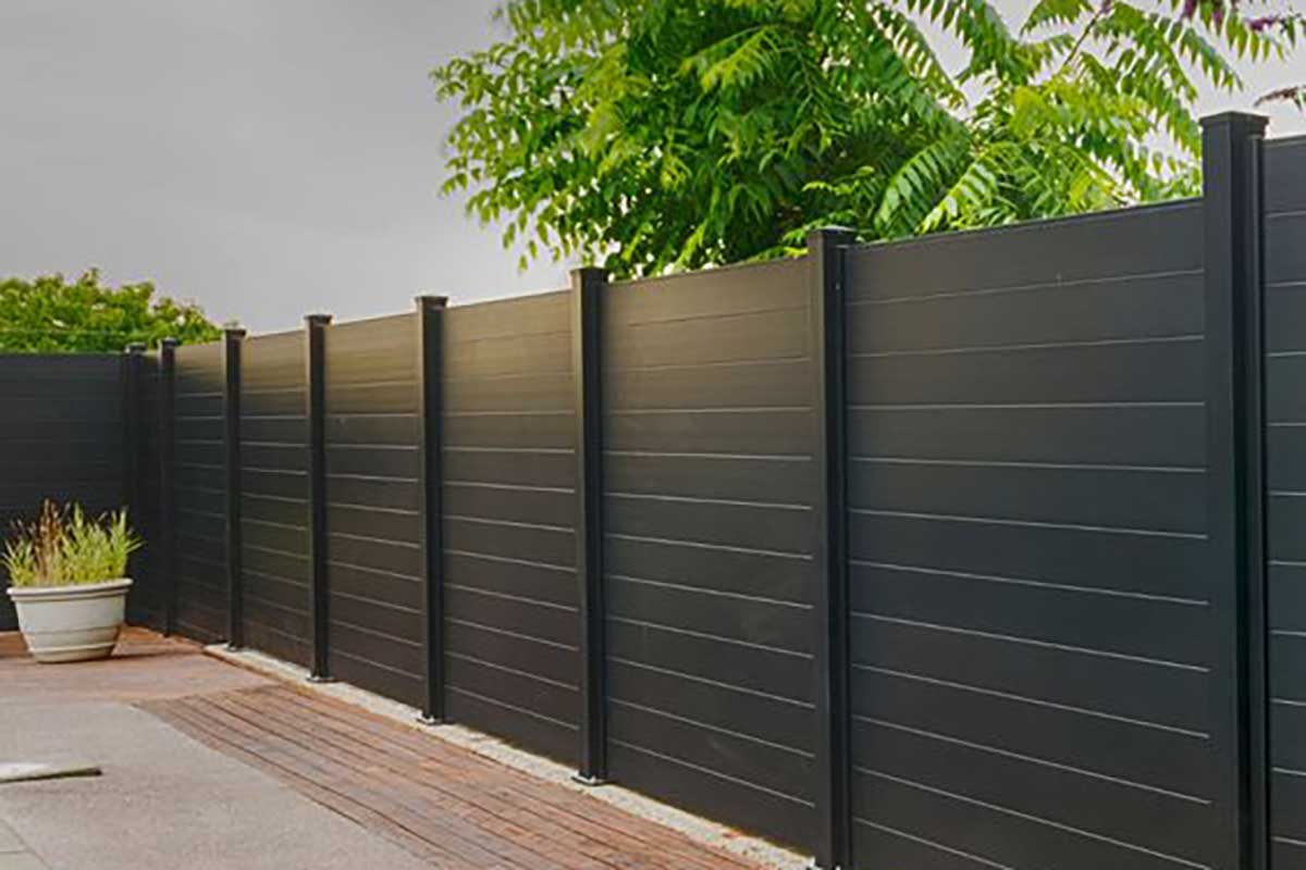 dark-wpc-fence-or-light-wpc-fencing