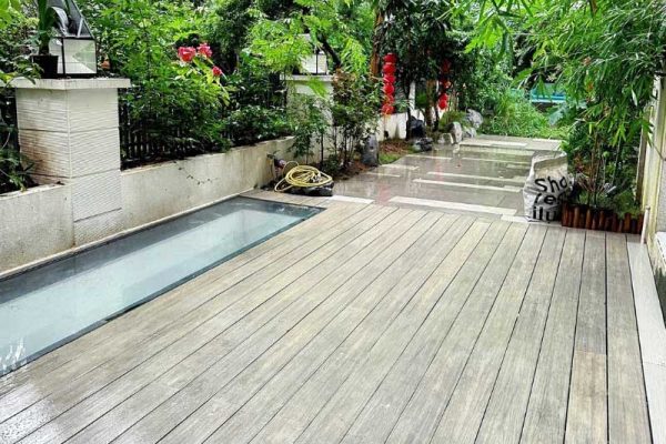 co-extrusion-decking-in-yard
